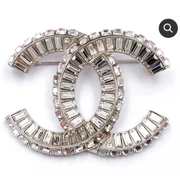 ✨ CHANEL ✨ Stunning Baguette Crystal CC Silver Brooch - Picture 5 of 9